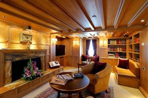 Onassi's Suite Lounge