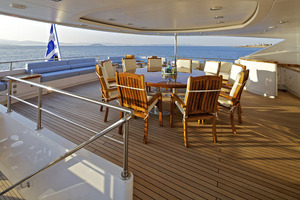 Upper Deck Dining