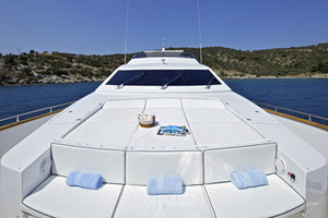 Bow sundeck